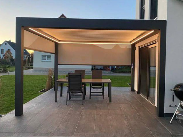 Maßgefertigte Aluminium-Terrassenüberdachung in Künzell