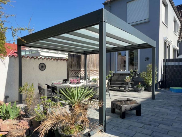Hochwertiges Terrassendach mit Sicherheitsglas in Künzell